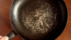 フライパンで絶対にやってはいけないこと：寿命を半分にしてしまう間違い